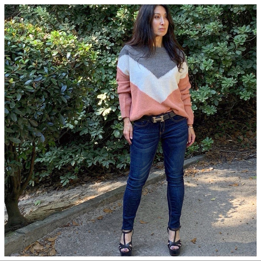 ✨LAST ONES✨Color block beautiful loose fit sweater - Picture 2 of 8